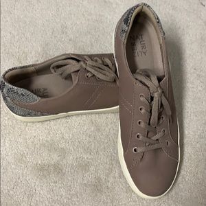 Naturalizer sneakers